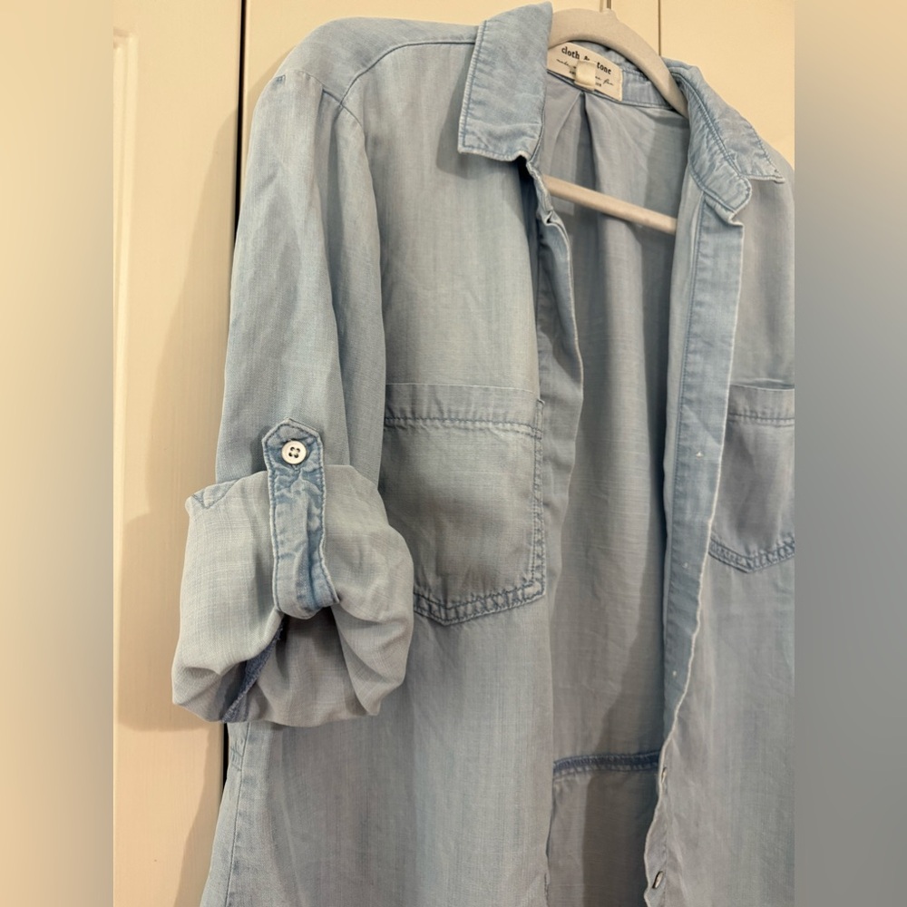 Anthropologie Cloth and Stone Tencel L Sleeve Button Down Split Back Opening